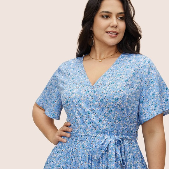 BloomChic Plus Size 2XL Ditsy Floral Overlapping Pleated Belted Dress us18-20 - Picture 3 of 7